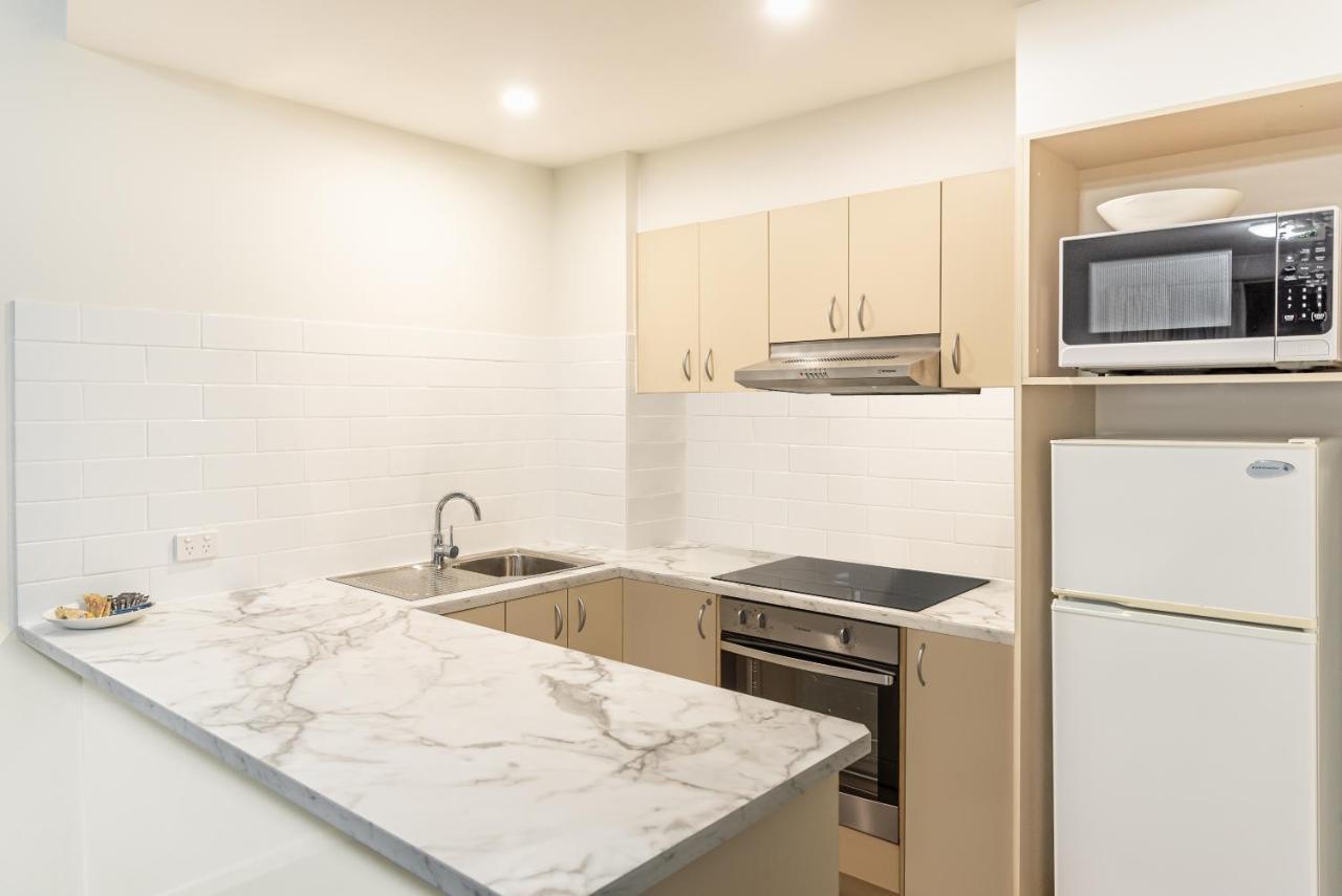 The Brighton Apartments Toronto Exterior photo