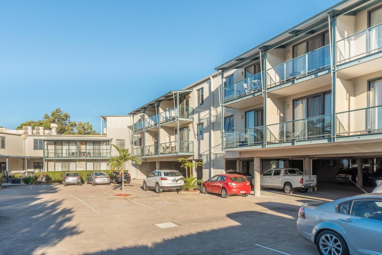 The Brighton Apartments Toronto Exterior photo